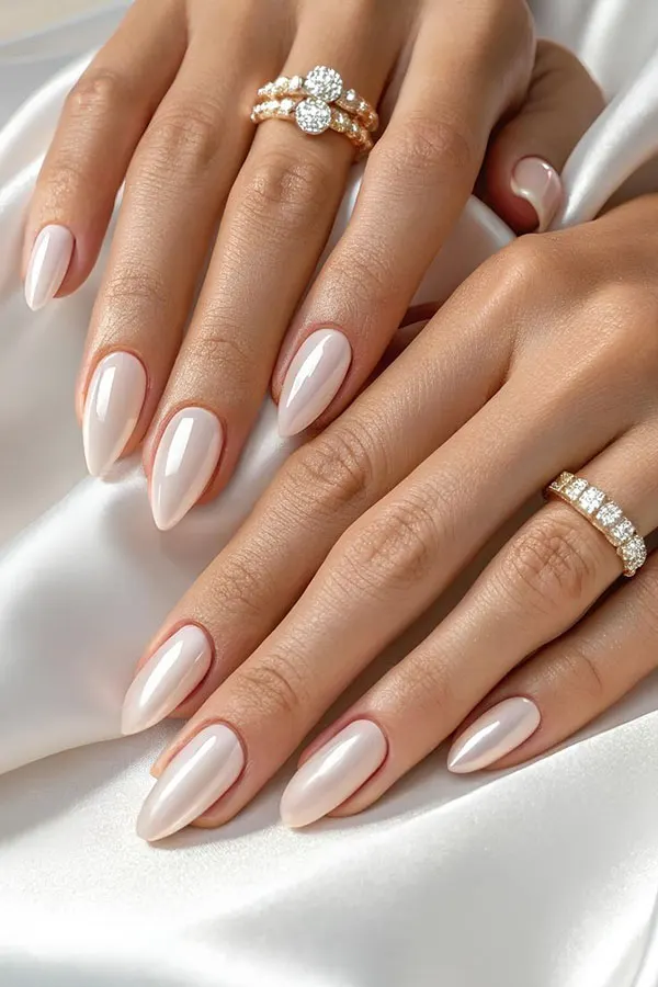 جدیدترین مدل ناخن عروس 1405؛ از مینیمال لاکچری تا شیشهای ظریف! 17 The latest bridal nail design 12