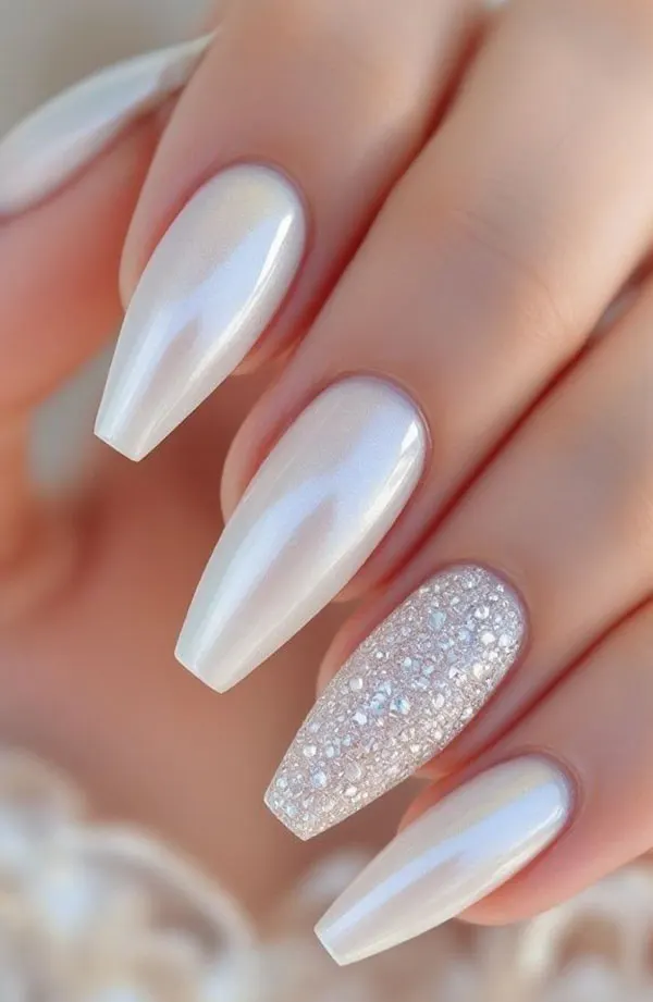 جدیدترین مدل ناخن عروس 1405؛ از مینیمال لاکچری تا شیشهای ظریف! 22 The latest bridal nail design 18
