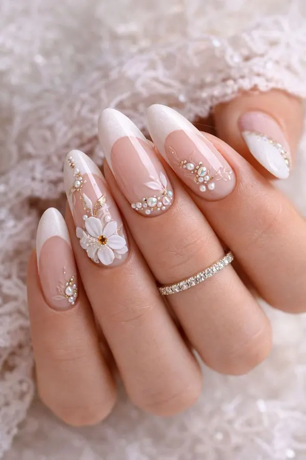 جدیدترین مدل ناخن عروس 1405؛ از مینیمال لاکچری تا شیشهای ظریف! 23 The latest bridal nail design 19