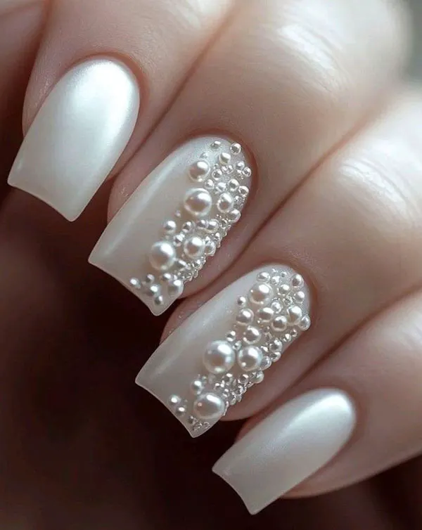 جدیدترین مدل ناخن عروس 1405؛ از مینیمال لاکچری تا شیشهای ظریف! 24 The latest bridal nail design 21