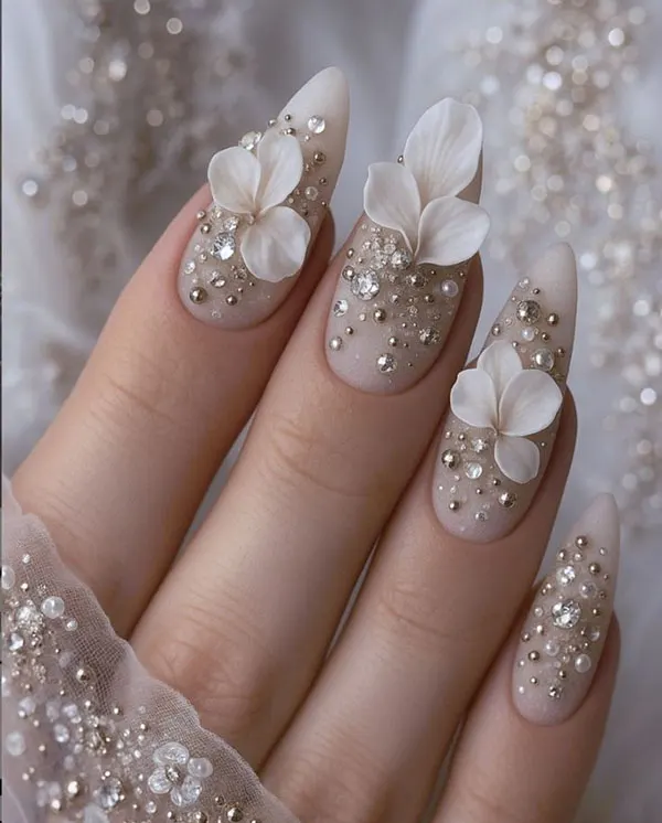 جدیدترین مدل ناخن عروس 1405؛ از مینیمال لاکچری تا شیشهای ظریف! 26 The latest bridal nail design 22