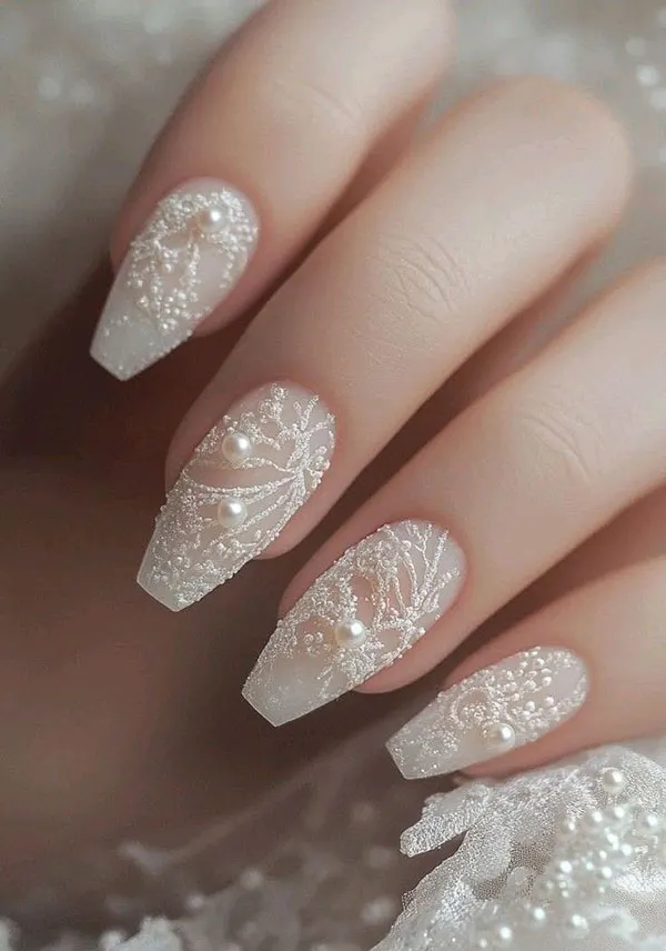 جدیدترین مدل ناخن عروس 1405؛ از مینیمال لاکچری تا شیشهای ظریف! 29 The latest bridal nail design 27
