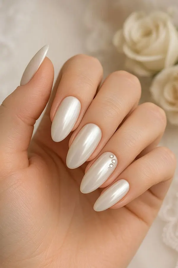 جدیدترین مدل ناخن عروس 1405؛ از مینیمال لاکچری تا شیشهای ظریف! 6 The latest bridal nail design 3