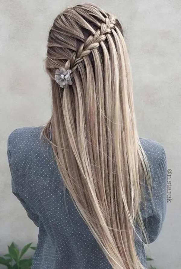 انواع بافت مو دخترانه 1405؛ از میکروبرِیدهای ترندی تا بافتهای سریعِ روزمره که واقعاً به استایل میآیند 10 Types of hair texture 6