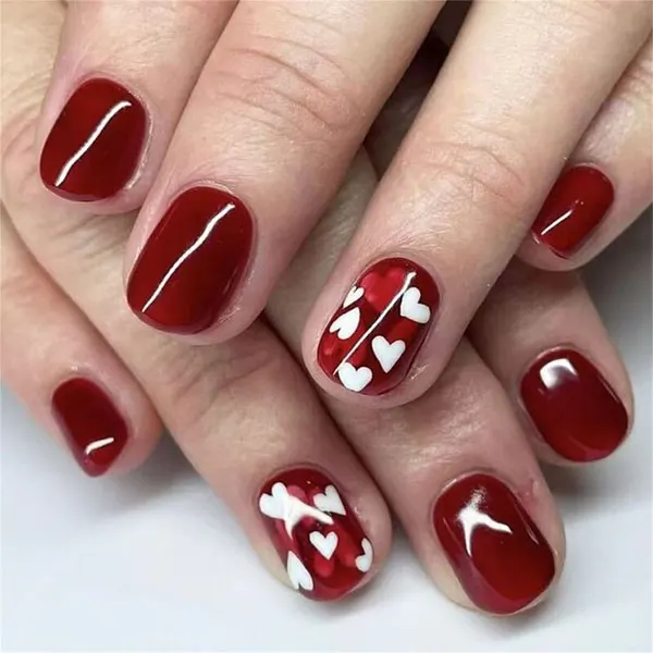 طرح ناخن ولنتاین 2026؛ مینیمال، قرمز یا کروم؟ کدوم امسال ترندتره؟ 19 Valentines Day nail design 15