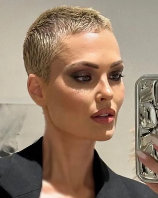 جدید ترین مدل مو بازکات دخترانه 2026 ؛ تغییر بزرگ یا اشتباه بزرگ؟ 23 girls buzz cut hairstyle diakoland photo 24