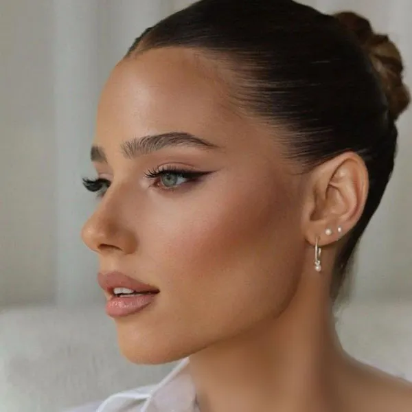 مدل آرایش عروس قشنگ و زیبا 2026؛ با لب نود، چشم گرم و پوست شفاف! 18 Beautiful bridal makeup 17