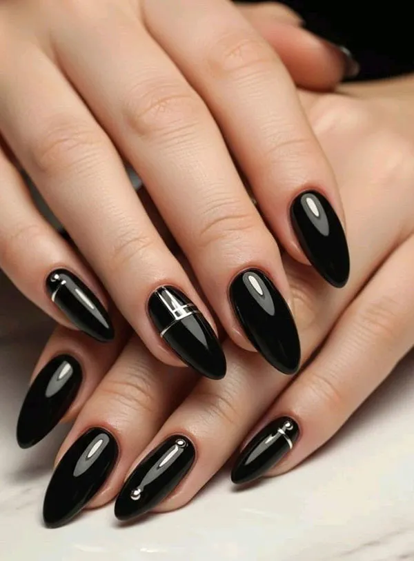 Black nail design 10