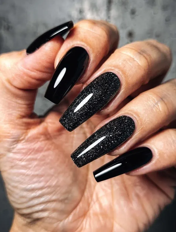 Black nail design 11
