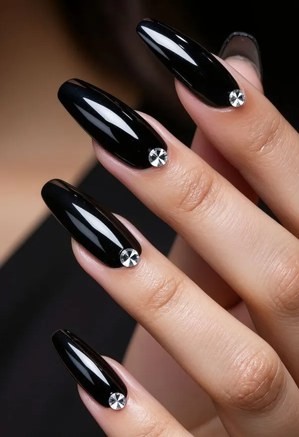 Black nail design 13