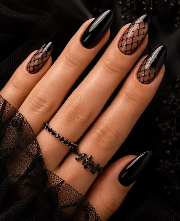 Black nail design 14