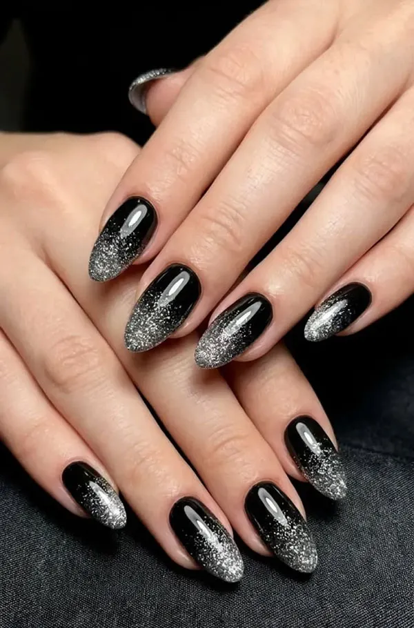 Black nail design 27