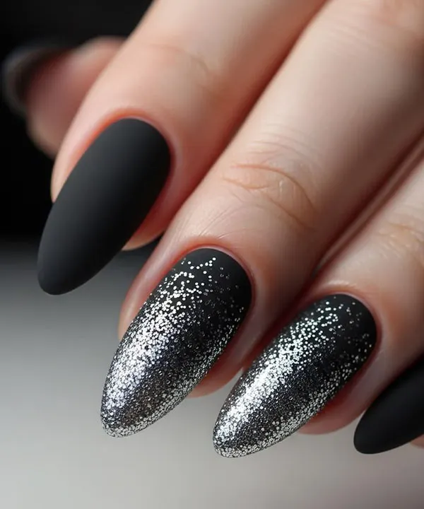 Black nail design 3