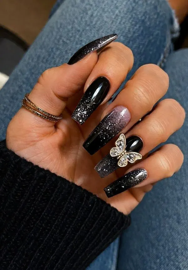 Black nail design 33