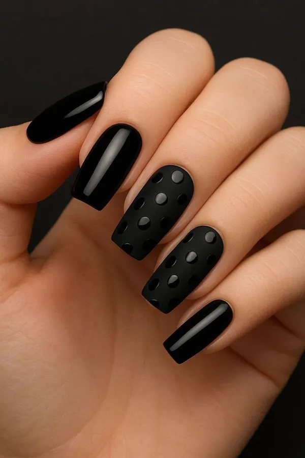 Black nail design 34