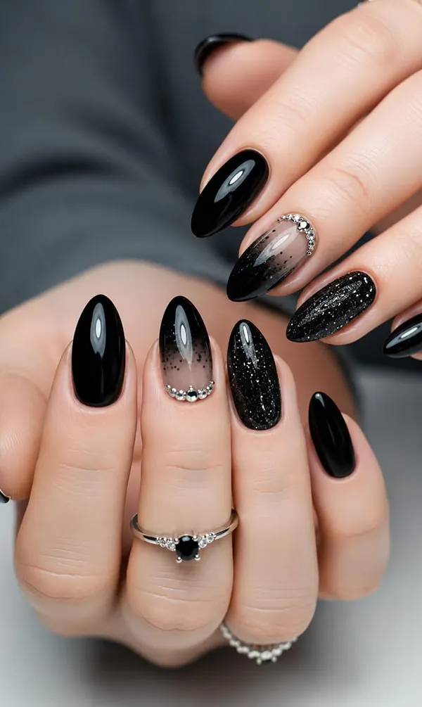 Black nail design 4