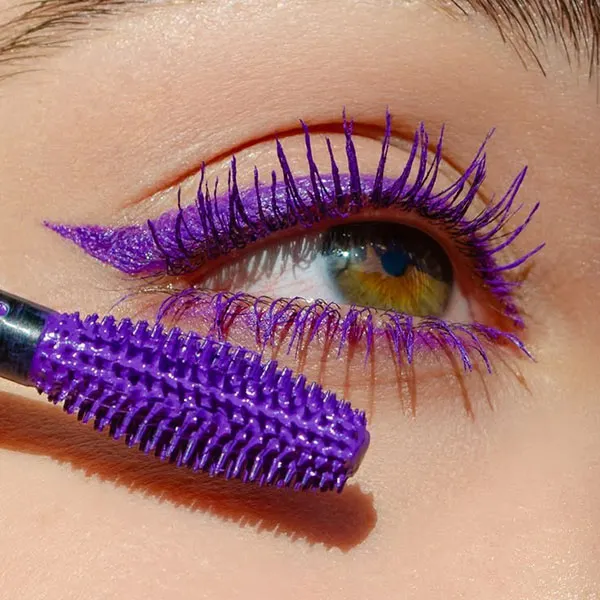 مدل خط چشم رنگی 2026؛ از آبی پینترستی تا سبز زیتونی شیک! 21 Colored eyeliner 14