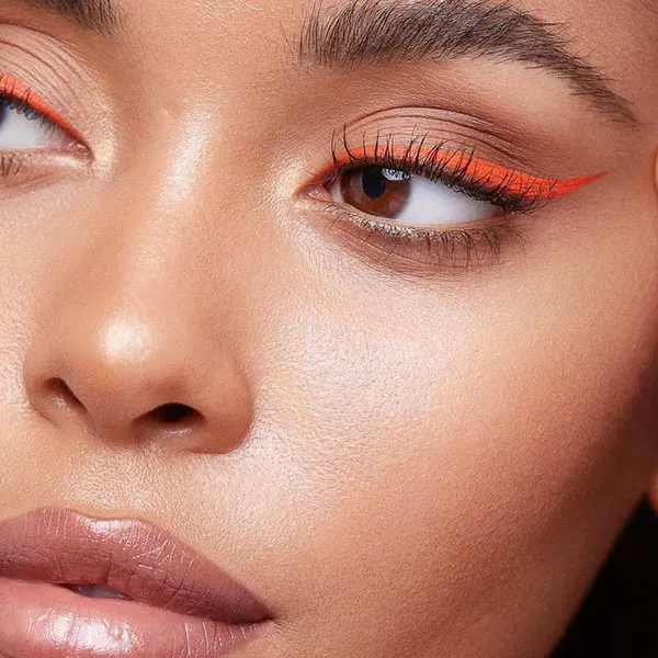 مدل خط چشم رنگی 2026؛ از آبی پینترستی تا سبز زیتونی شیک! 22 Colored eyeliner 15