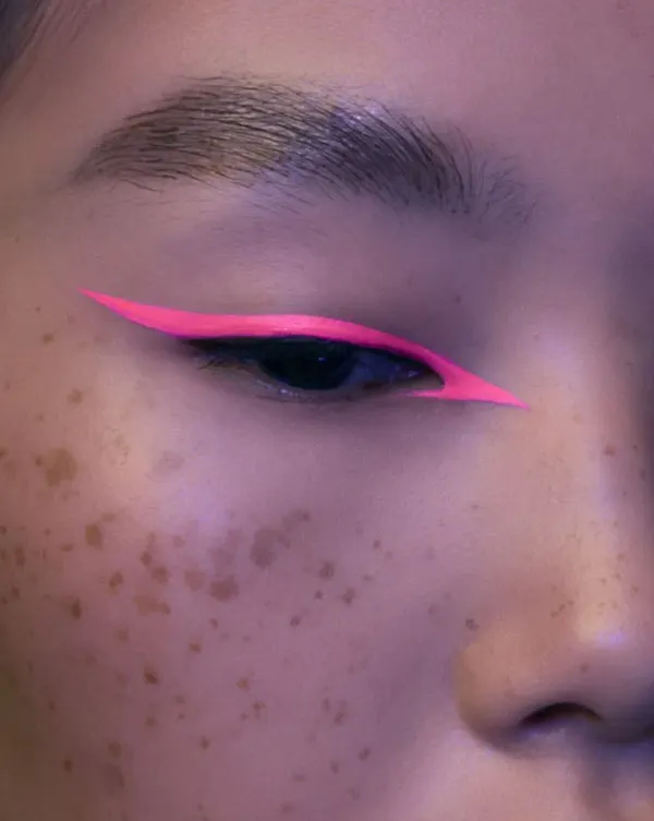 مدل خط چشم رنگی 2026؛ از آبی پینترستی تا سبز زیتونی شیک! 8 Colored eyeliner 2
