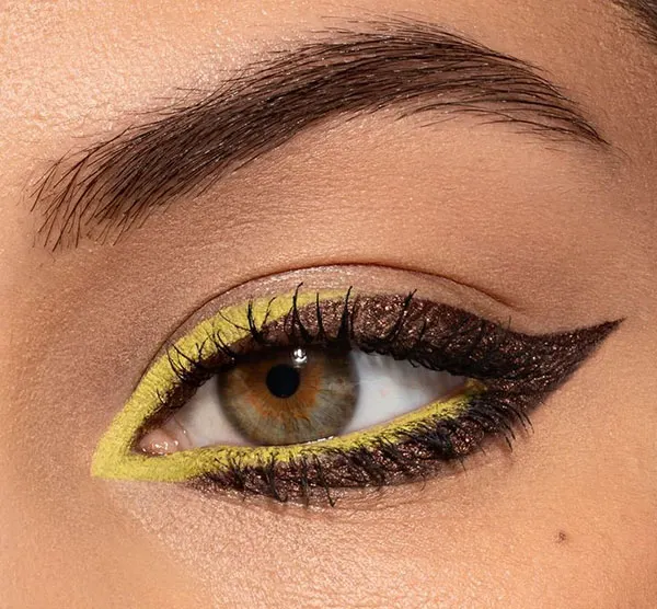 مدل خط چشم رنگی 2026؛ از آبی پینترستی تا سبز زیتونی شیک! 32 Colored eyeliner 22
