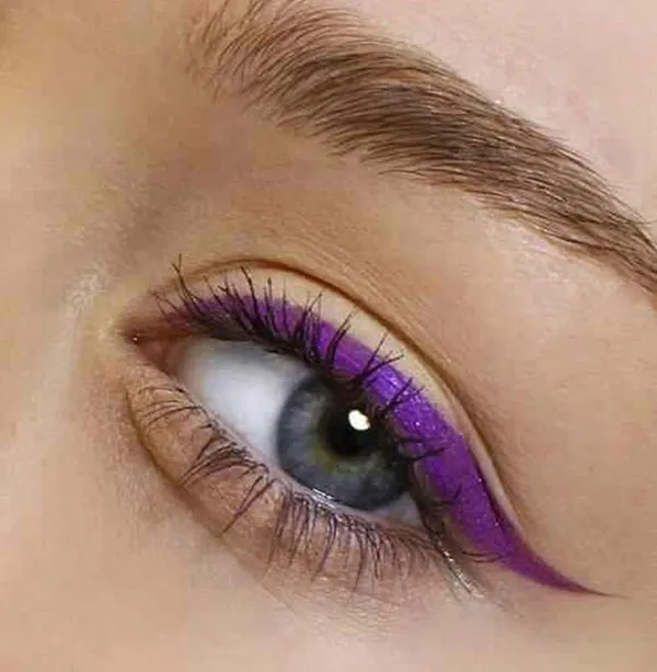 مدل خط چشم رنگی 2026؛ از آبی پینترستی تا سبز زیتونی شیک! 33 Colored eyeliner 23