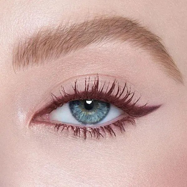 مدل خط چشم رنگی 2026؛ از آبی پینترستی تا سبز زیتونی شیک! 29 Colored eyeliner 24