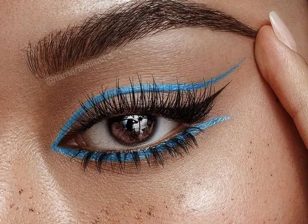 مدل خط چشم رنگی 2026؛ از آبی پینترستی تا سبز زیتونی شیک! 7 Colored eyeliner 27