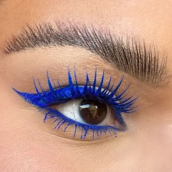 مدل خط چشم رنگی 2026؛ از آبی پینترستی تا سبز زیتونی شیک! 4 Colored eyeliner 3