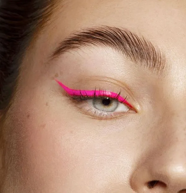 مدل خط چشم رنگی 2026؛ از آبی پینترستی تا سبز زیتونی شیک! 14 Colored eyeliner 7