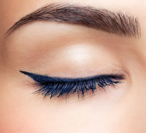 مدل خط چشم رنگی 2026؛ از آبی پینترستی تا سبز زیتونی شیک! 16 Colored eyeliner 9