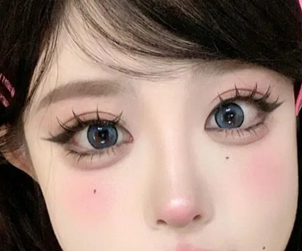 محبوب ترین مدل آرایش عروسکی چشم 1405؛ وقتی نگاهت کیوت میشود، نه مصنوعی! 21 Eye doll makeup 12