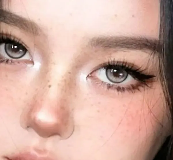 محبوب ترین مدل آرایش عروسکی چشم 1405؛ وقتی نگاهت کیوت میشود، نه مصنوعی! 10 Eye doll makeup 27