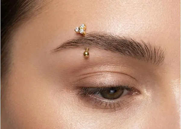 30 مدل پرسینگ ابرو خفن؛ تغییر کوچیکی که صورت رو خاصتر میکنه! 5 Eyebrow piercing 1