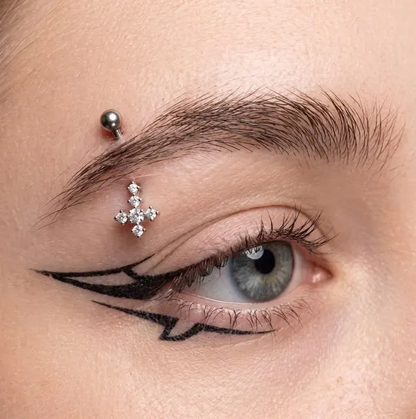 30 مدل پرسینگ ابرو خفن؛ تغییر کوچیکی که صورت رو خاصتر میکنه! 14 Eyebrow piercing 11