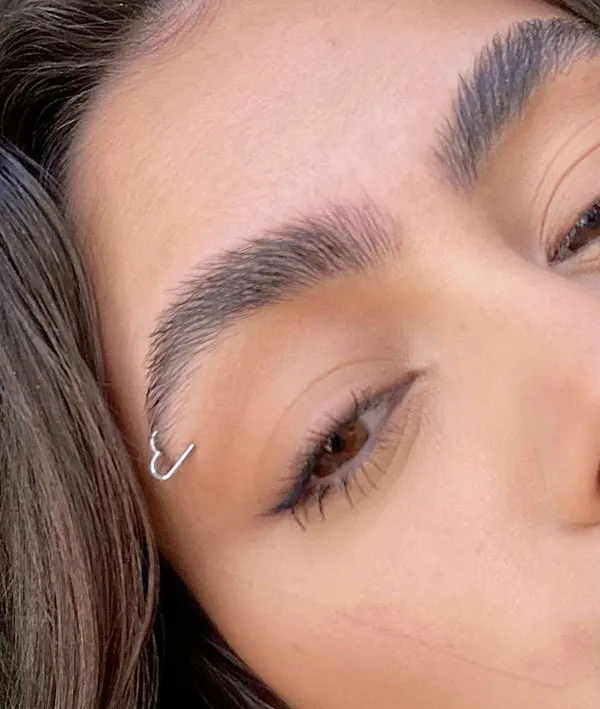 30 مدل پرسینگ ابرو خفن؛ تغییر کوچیکی که صورت رو خاصتر میکنه! 20 Eyebrow piercing 17