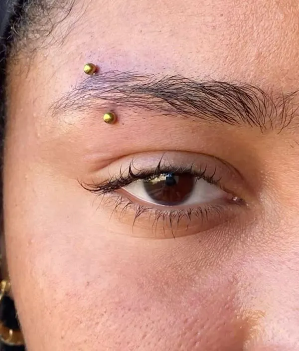 30 مدل پرسینگ ابرو خفن؛ تغییر کوچیکی که صورت رو خاصتر میکنه! 21 Eyebrow piercing 18