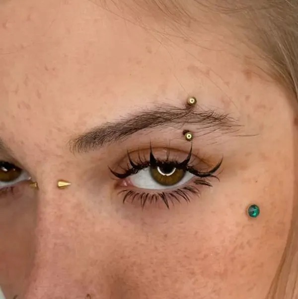 30 مدل پرسینگ ابرو خفن؛ تغییر کوچیکی که صورت رو خاصتر میکنه! 26 Eyebrow piercing 22