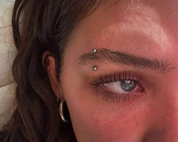 30 مدل پرسینگ ابرو خفن؛ تغییر کوچیکی که صورت رو خاصتر میکنه! 27 Eyebrow piercing 25