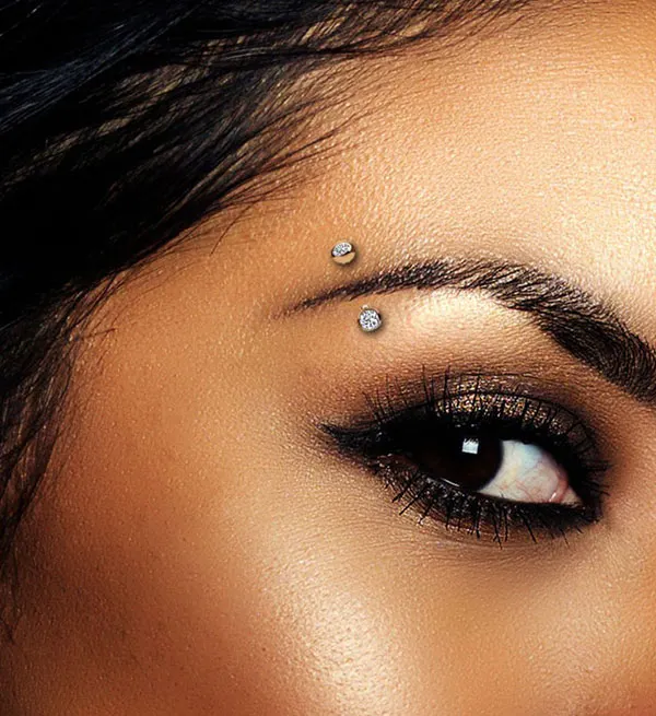 30 مدل پرسینگ ابرو خفن؛ تغییر کوچیکی که صورت رو خاصتر میکنه! 30 Eyebrow piercing 26