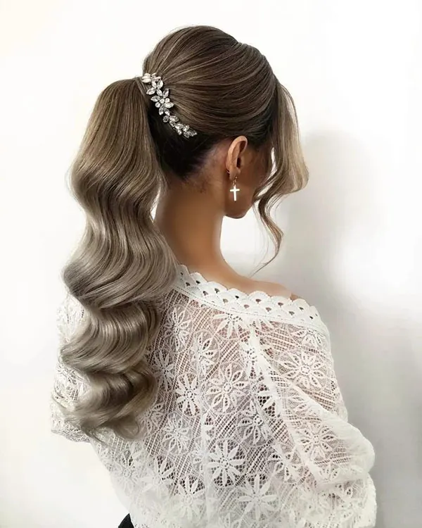 Girls chignon model for wedding 10