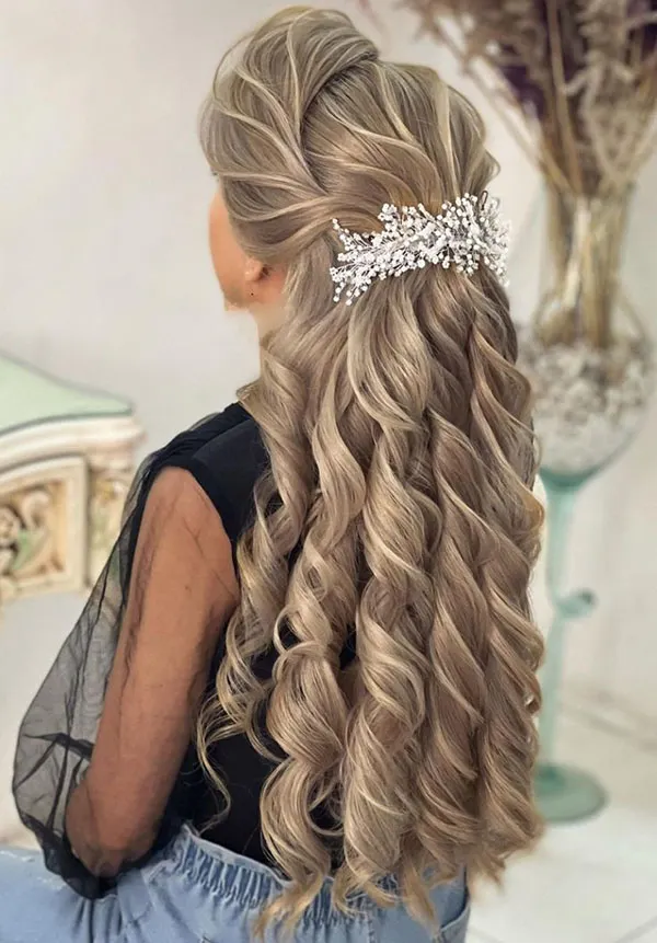 Girls chignon model for wedding 12