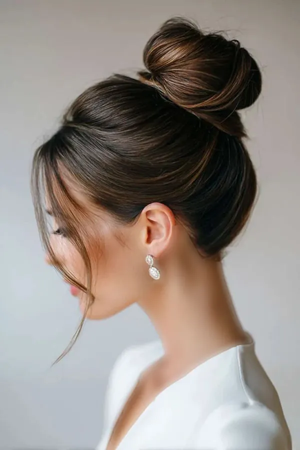 Girls chignon model for wedding 16