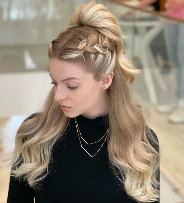 Girls chignon model for wedding 21