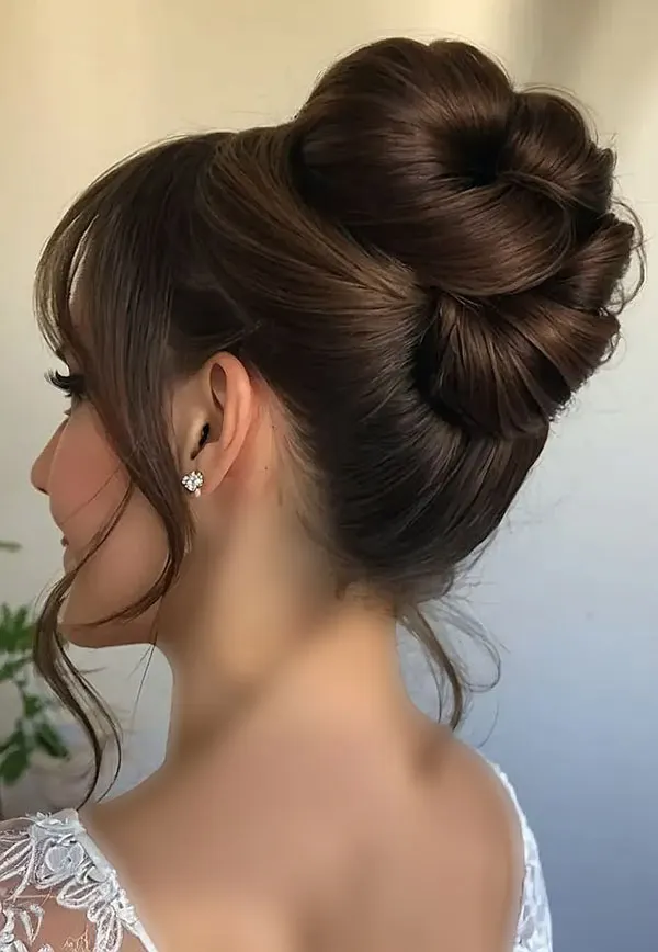 Girls chignon model for wedding 28