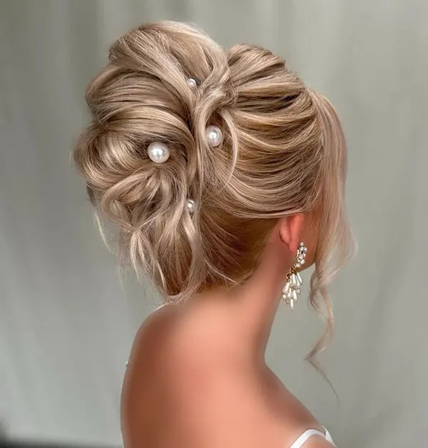 Girls chignon model for wedding 5