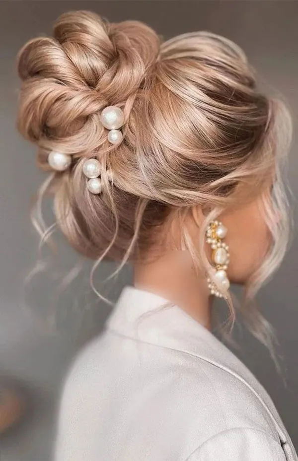 Girls chignon model for wedding 6