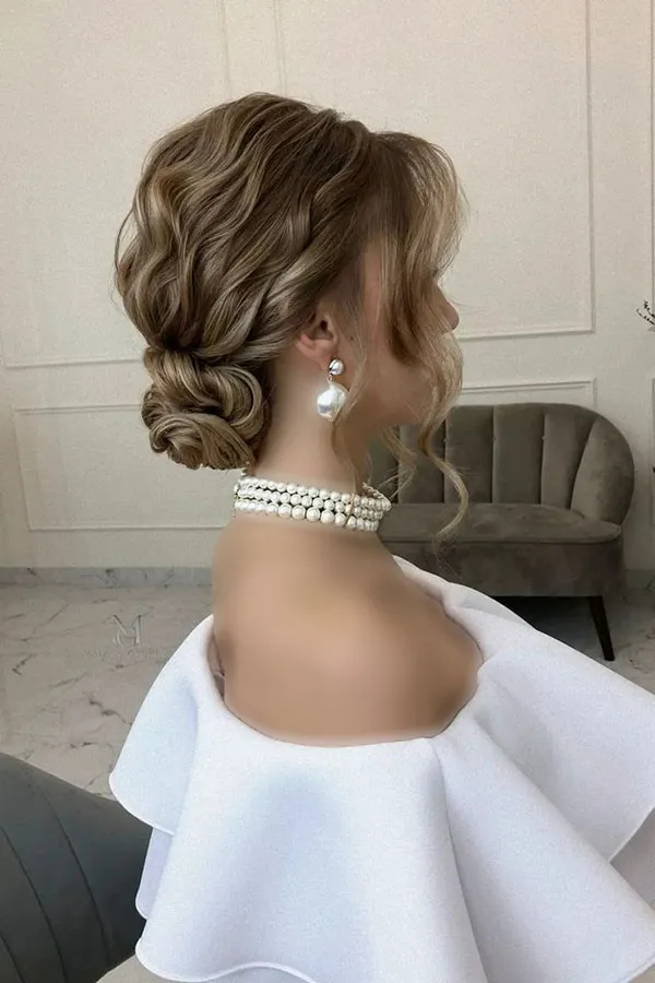 Girls chignon model for wedding 7