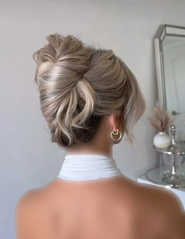 Girls chignon model for wedding 8