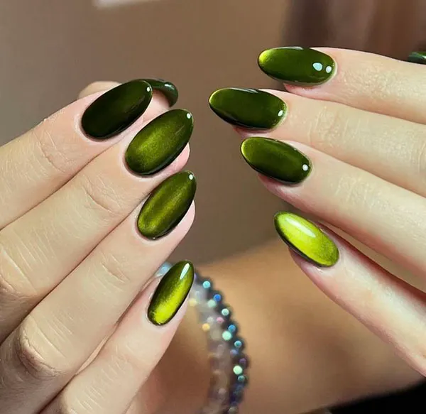 طرح ناخن مگنتی جدید 2026؛ ترندی که دستها را لوکستر نشان میدهد! 20 Magnetic nail design 19
