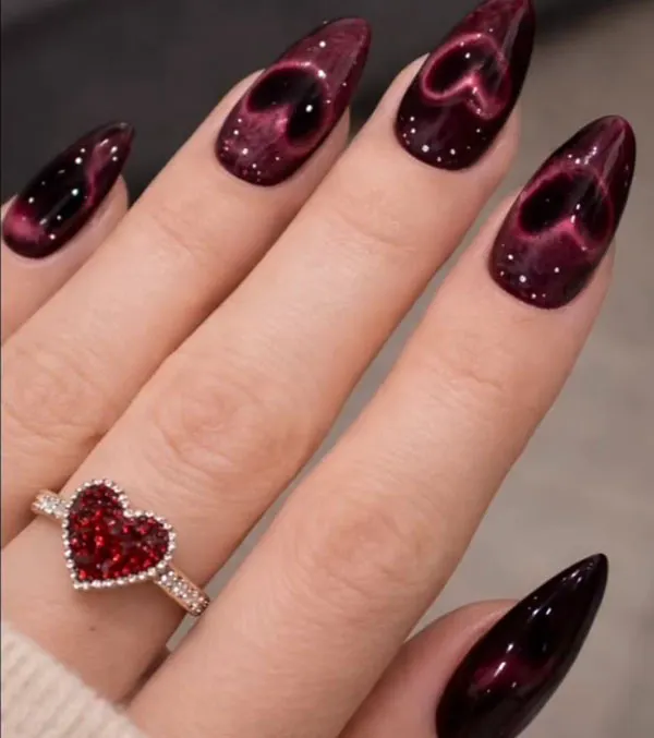 طرح ناخن مگنتی جدید 2026؛ ترندی که دستها را لوکستر نشان میدهد! 25 Magnetic nail design 21